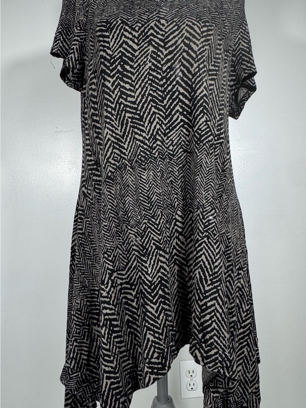 Women's Black and White Patterned Short Sleeve tunic